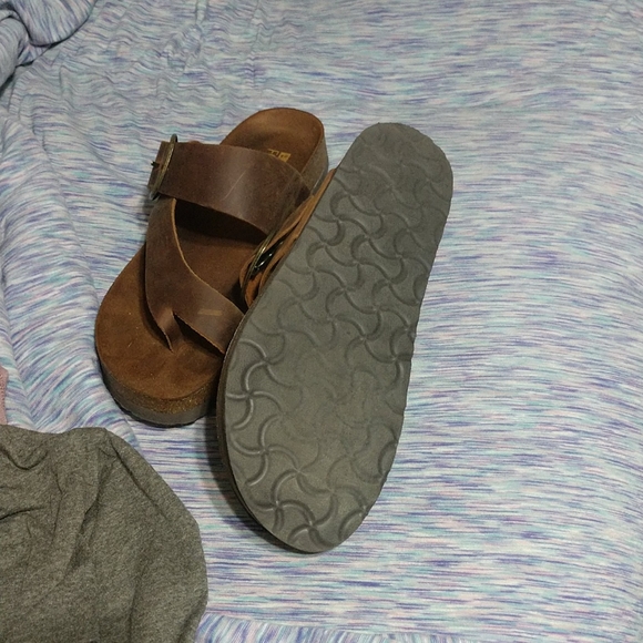 Sandals - Picture 3 of 3